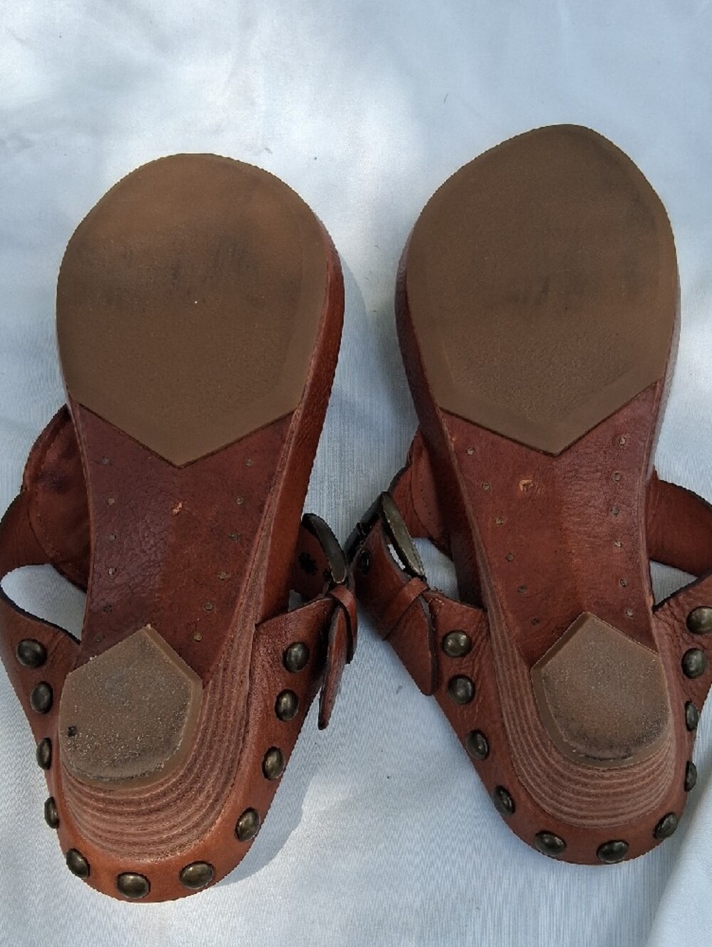 Frye Tan Leather Studded Thong Sandals - Picture 6 of 8